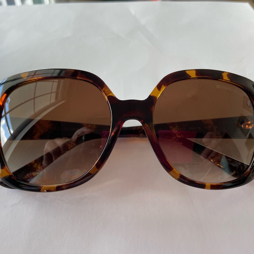 🌺Michael Kors Brown Oversized Tortoiseshell Sunglasses NWT with case